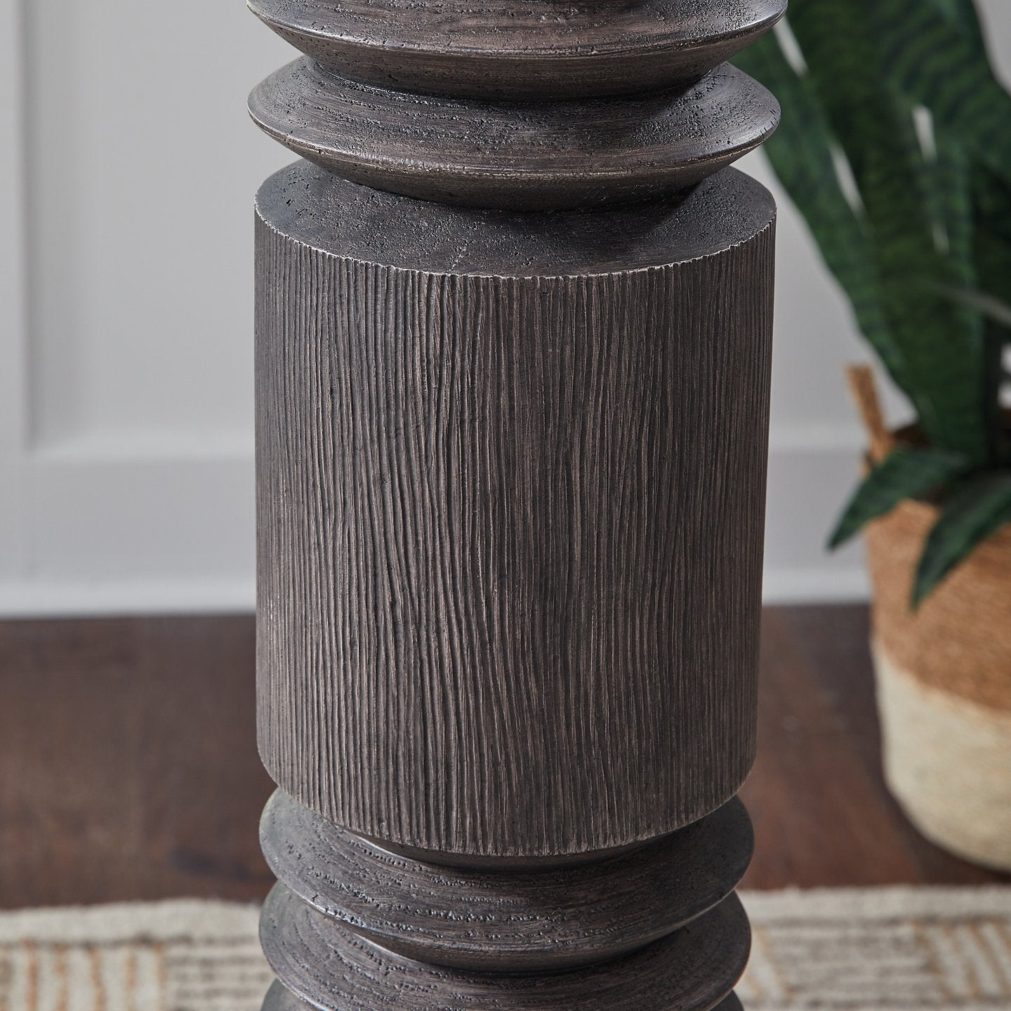 Fainwell Floor Lamp - Joseph's Furniture (East Orange, NJ)