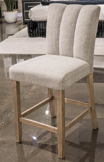 Larawyn Counter Height Barstool - Joseph's Furniture (East Orange, NJ)