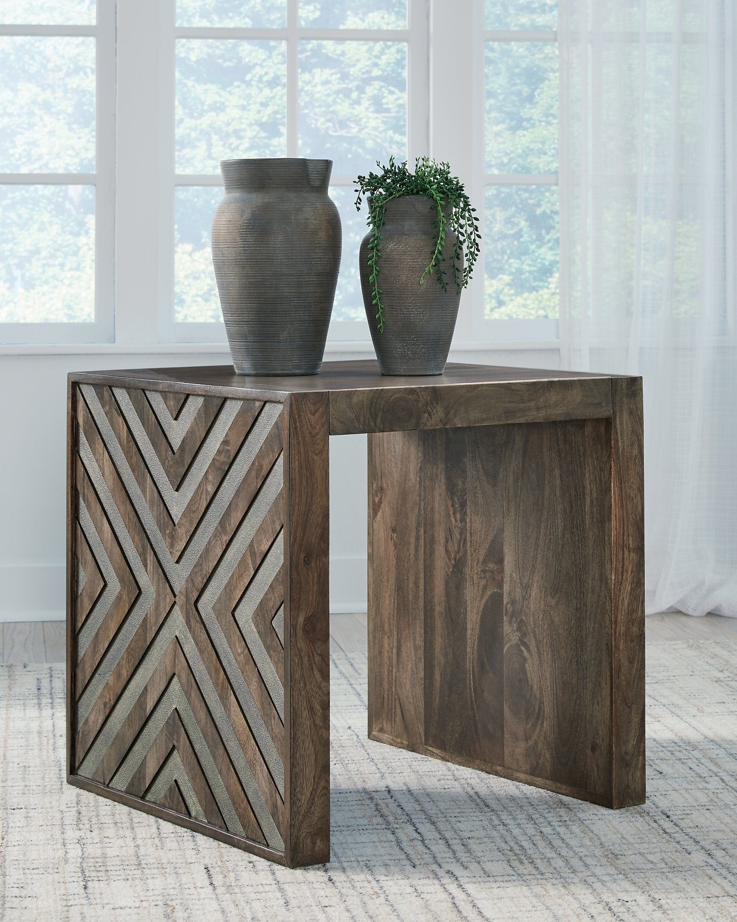 Dreggan End Table - Joseph's Furniture (East Orange, NJ)