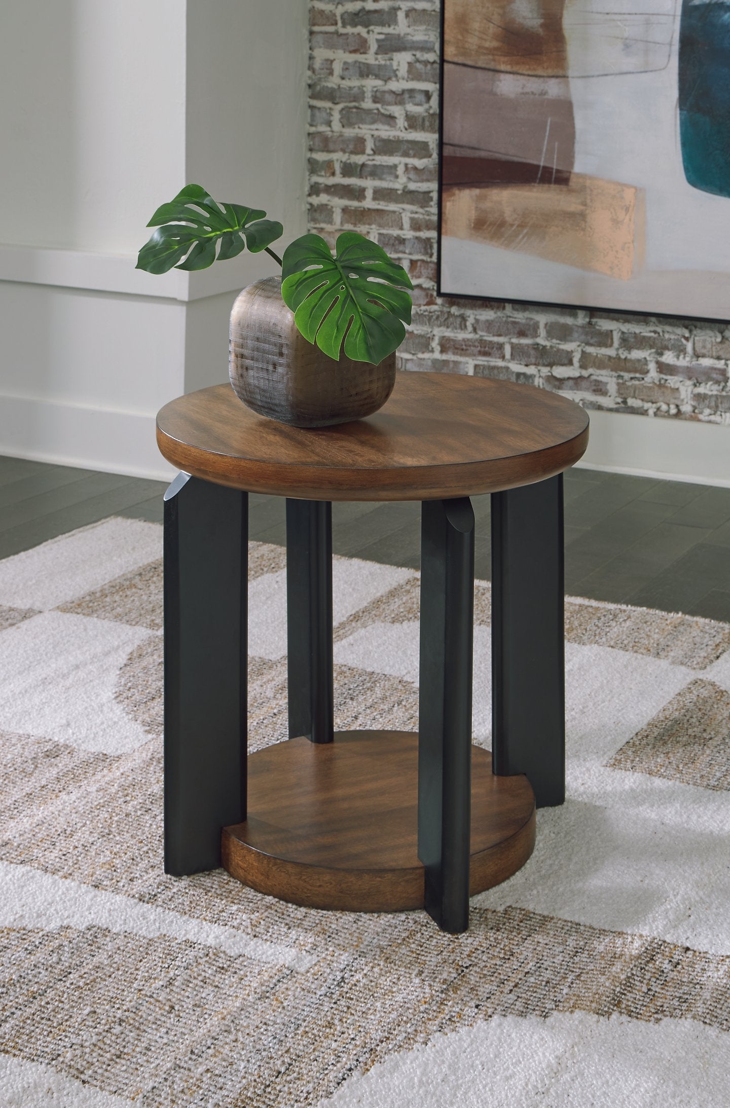 Kraeburn End Table - Joseph's Furniture (East Orange, NJ)