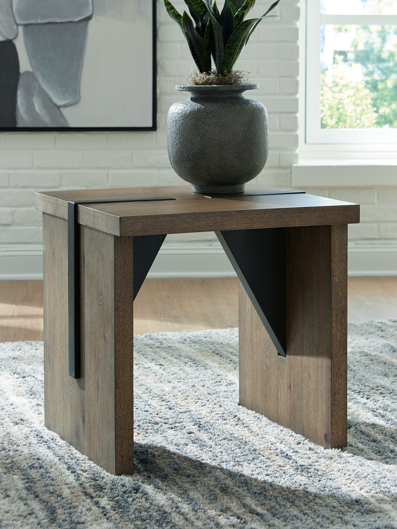 Kandinew End Table - Joseph's Furniture (East Orange, NJ)