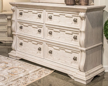 Bruchandi Dresser